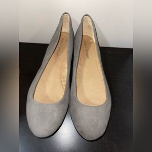 Sun & Stone women’s 9 grey flats